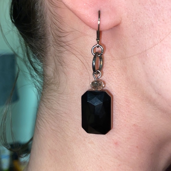 Black Jewel Necklace and Earring Set - Picture 4 of 4